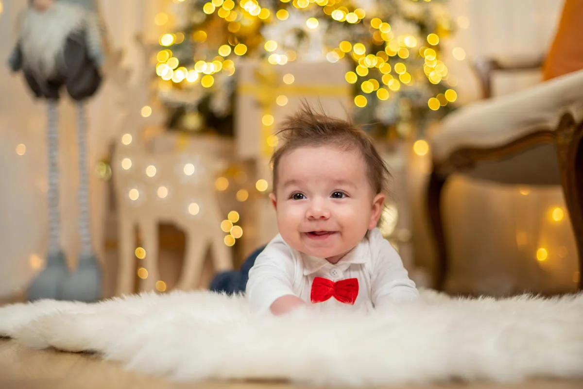 Karácsonyi babafotózás mosolygós pillanatokkal Debrecenben