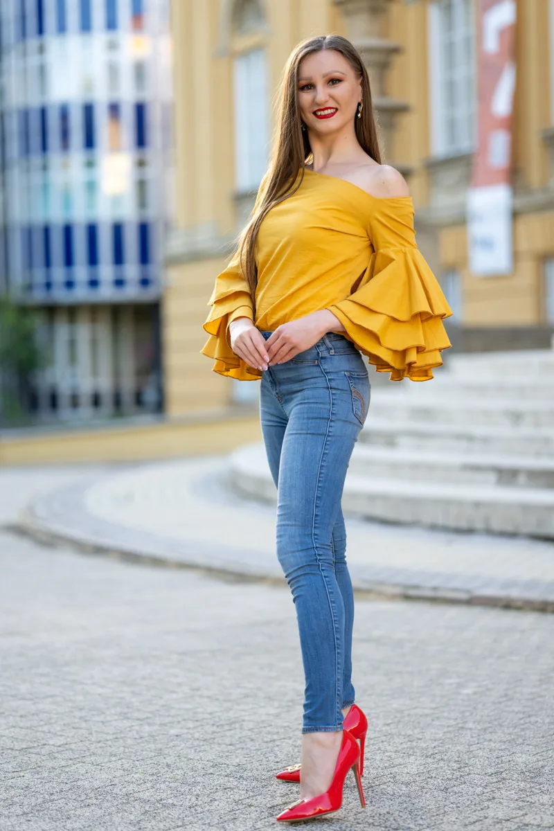 Elegáns szabadtéri fotózás Debrecen szívében