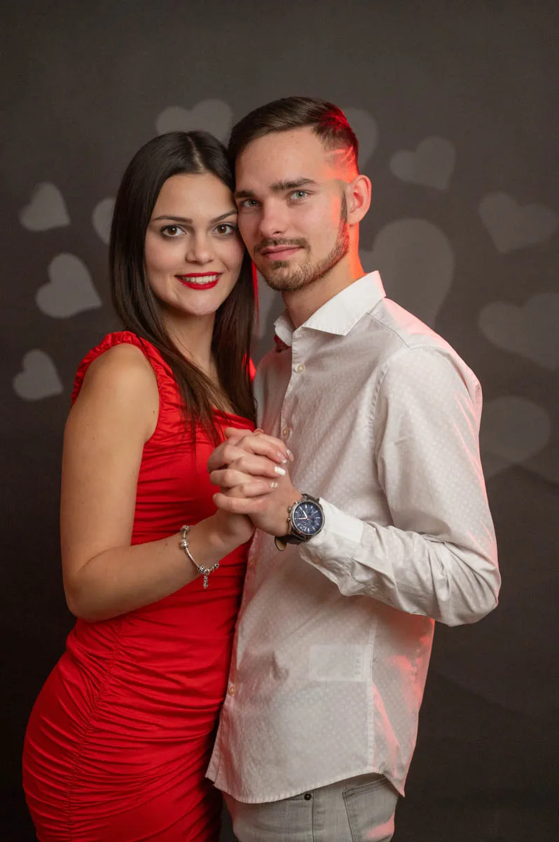 Romantikus páros fotózás – Meghitt pillanatok stúdióban
