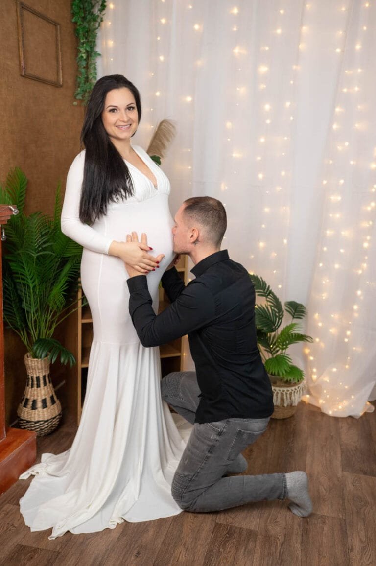 Meghitt pillanat várandós fotózáson