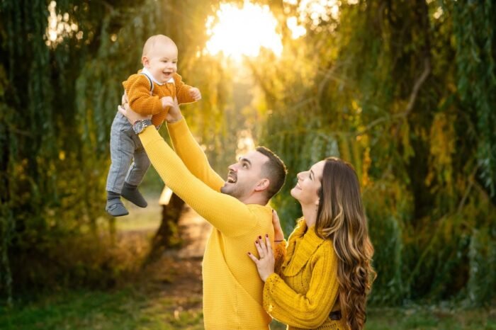 Szabadtéri családi fotózás Debrecenben babával
