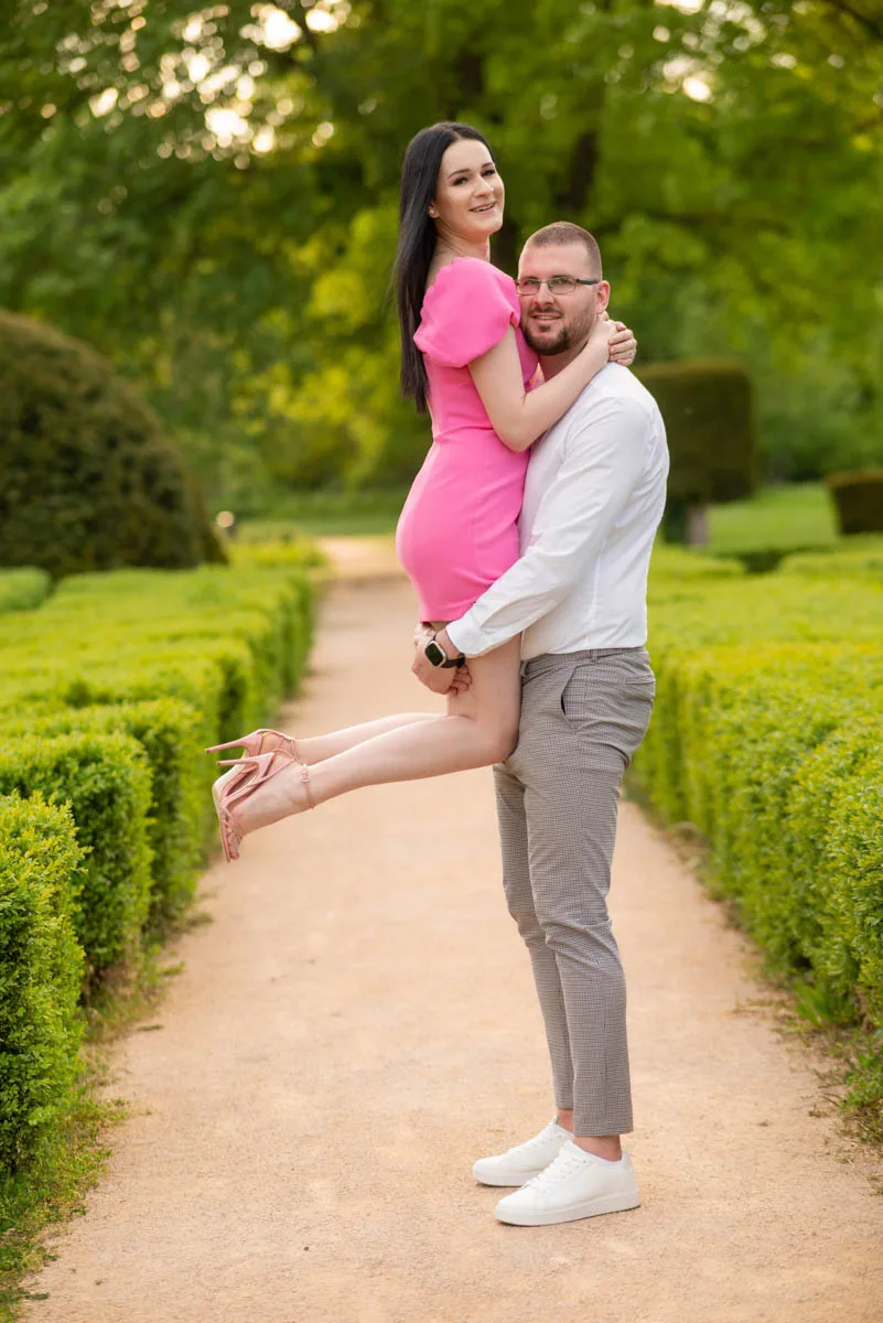 Szerelmes pillanat a parkban