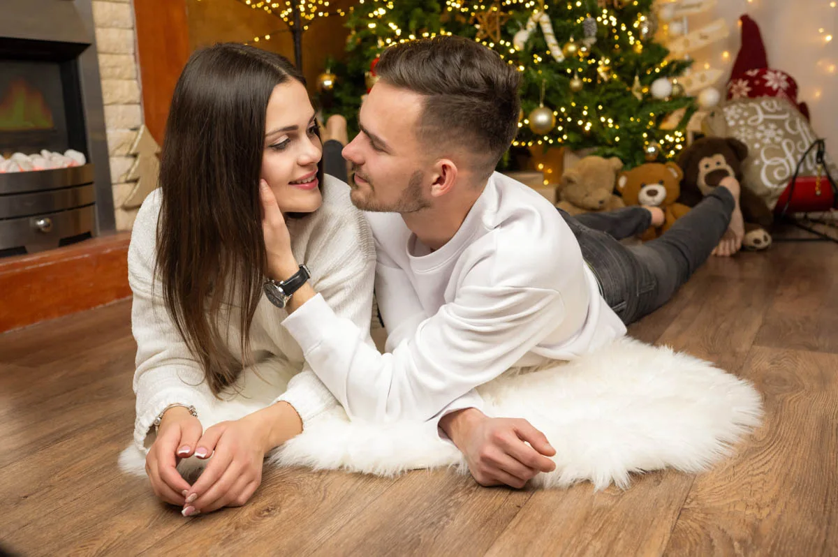 Romantikus karácsonyi pillanat