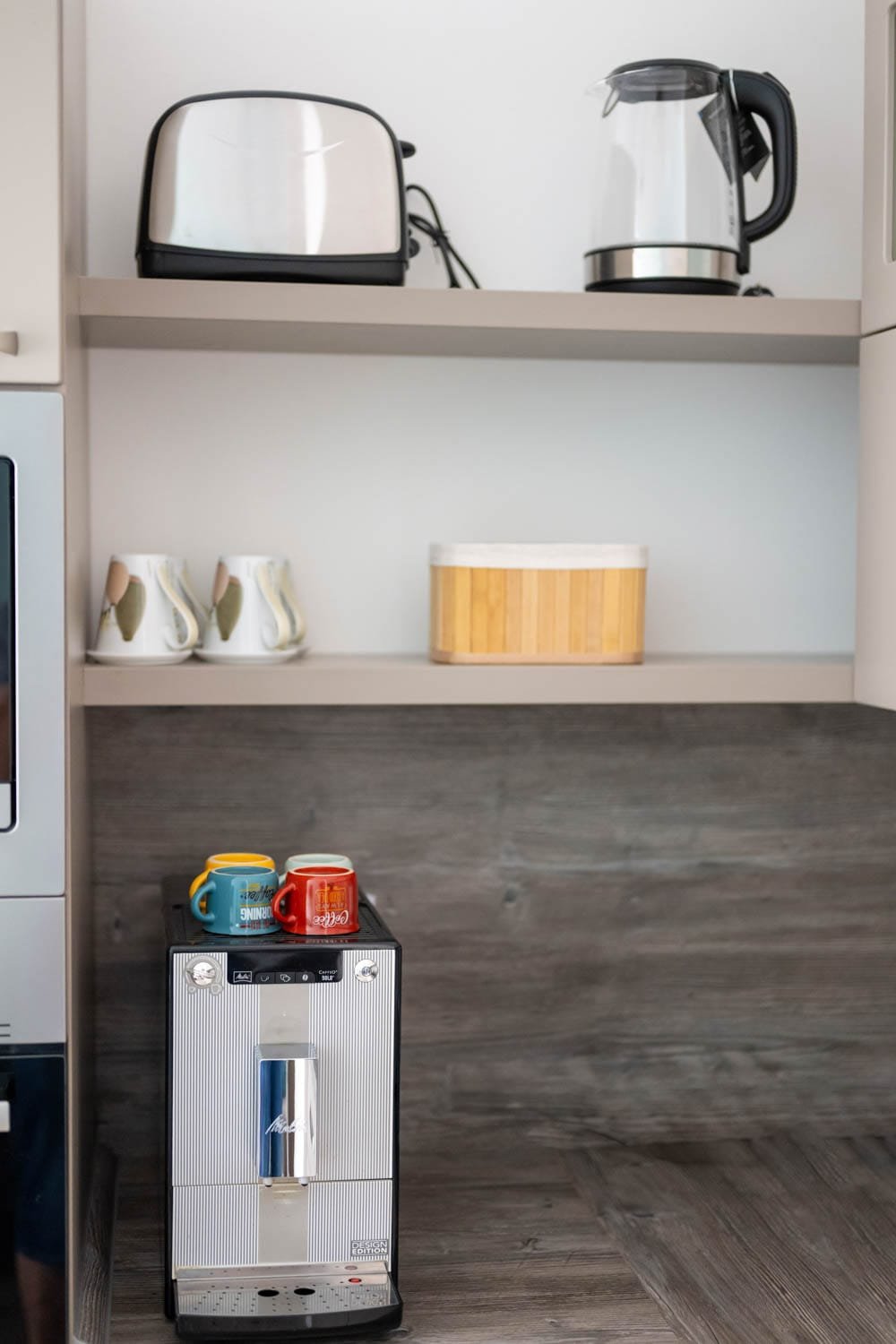 Modern konyhai kiegészítők a Balaton-parti apartmanban