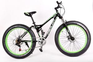 Egy fekete-zöld MEILDA ATX fatbike, vastag terepgumikkal és első teleszkóppal, fehér háttér előtt. Ideális nehéz terepen való kerékpározáshoz és kalandokhoz.