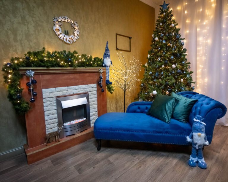 Kék-arany karácsonyi enteriőr Debrecenben