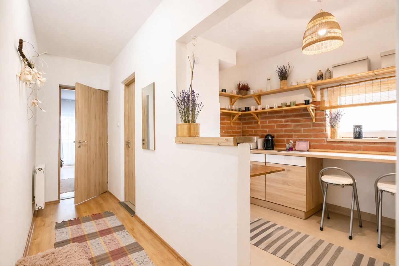 Modern lakás előtér és konyha – ingatlanfotózás